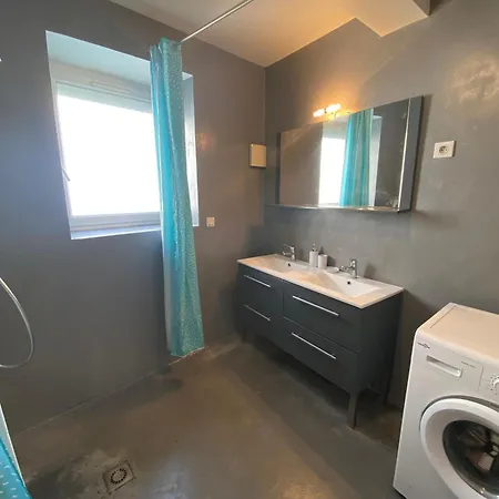 P2 ,7 Rue Saint Catherine * Nimes